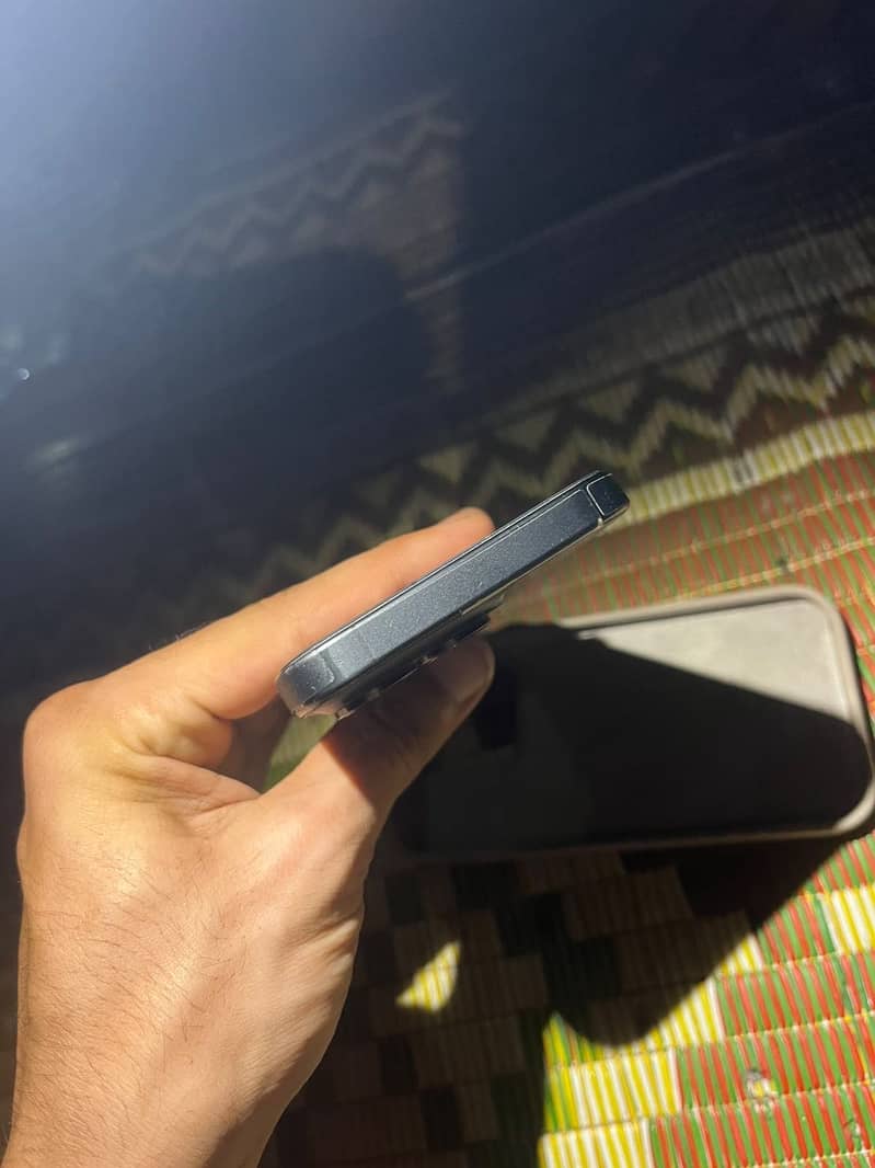 Apple iPhone 15 Pro 2