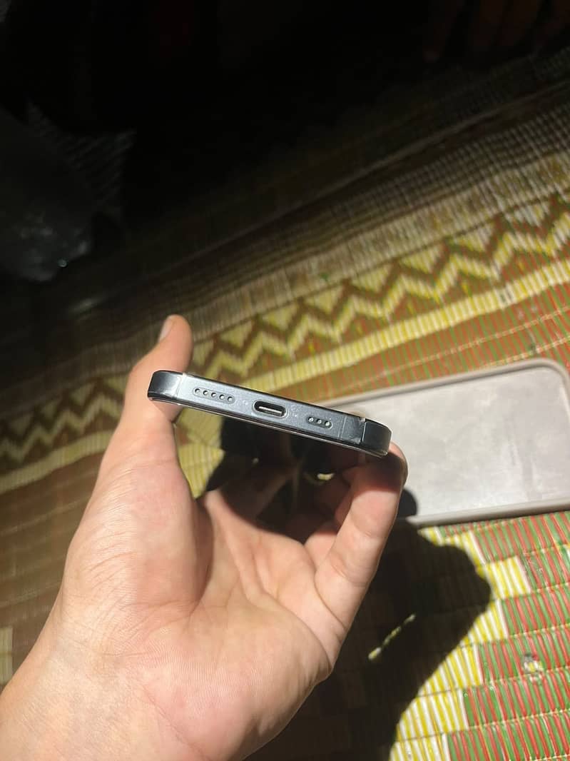 Apple iPhone 15 Pro 3