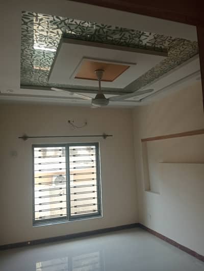 10marla 3beds DD TV lounge kitchen attached baths neat clean upper portion for rent in G 13 4 islamabad