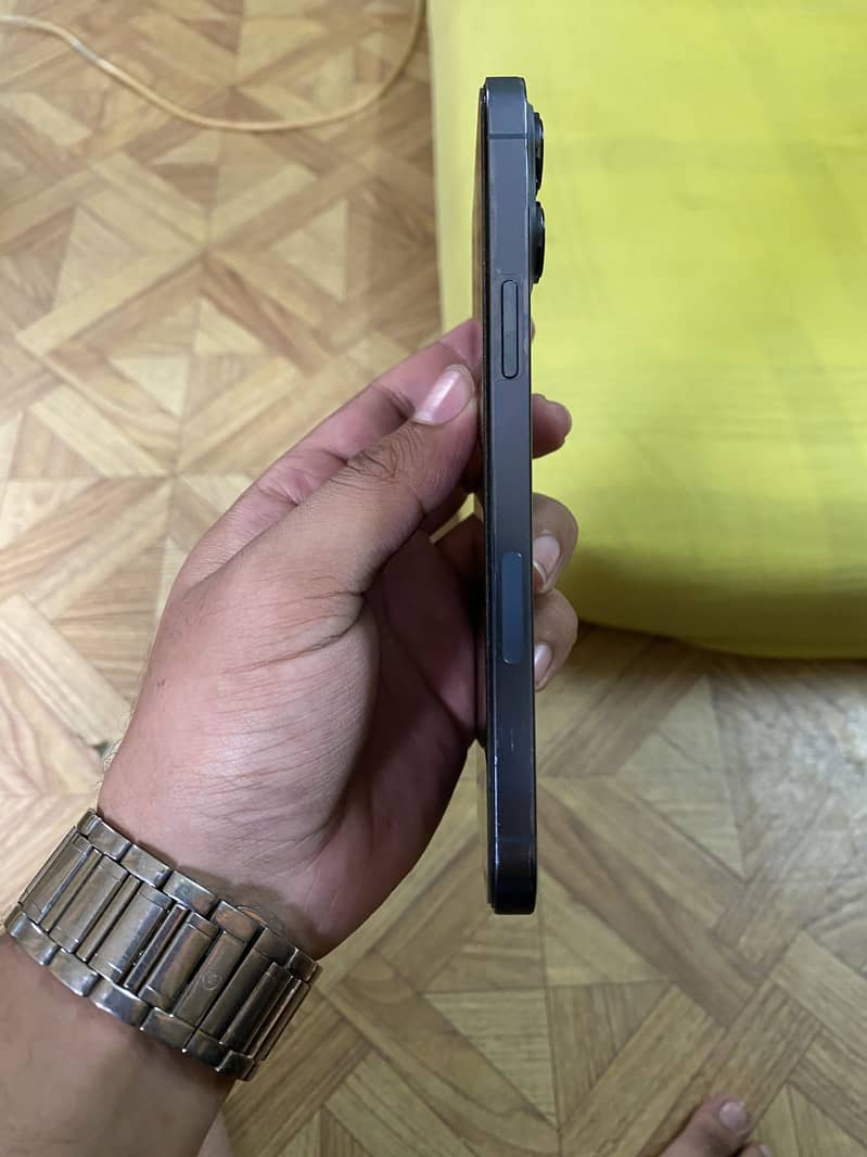 Apple iPhone 13 Pro Max 4