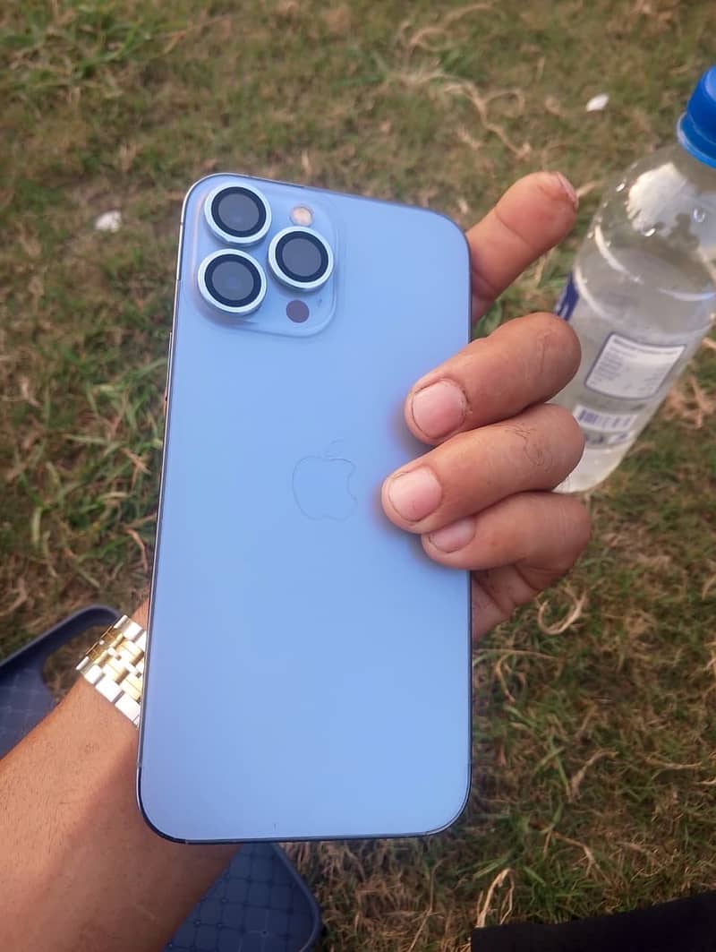 Apple iPhone 13 Pro Max 1
