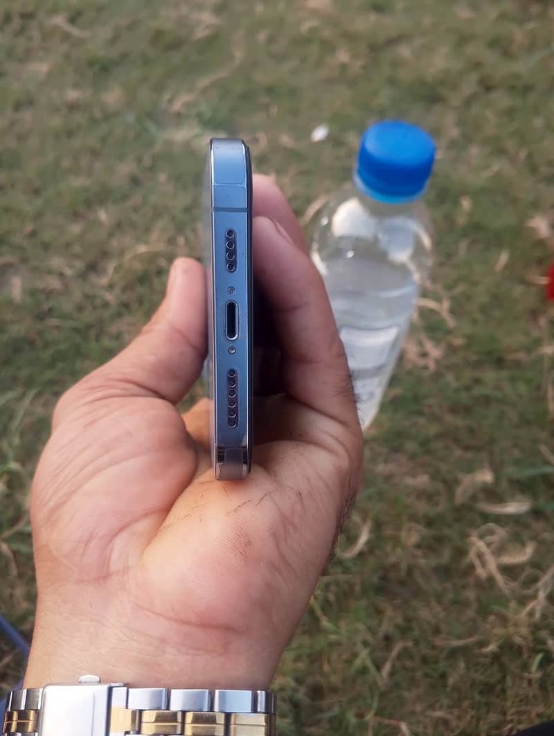 Apple iPhone 13 Pro Max 2