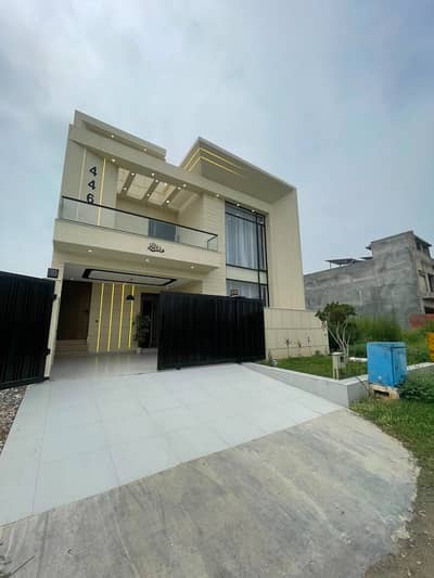 8 Marla Luxury House For Sale Block F, Multi Gardens B-17 Islamabad