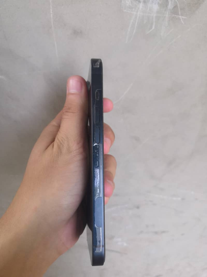 Apple iPhone 14 3