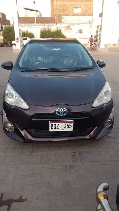 Toyota Aqua Hybrid 2015