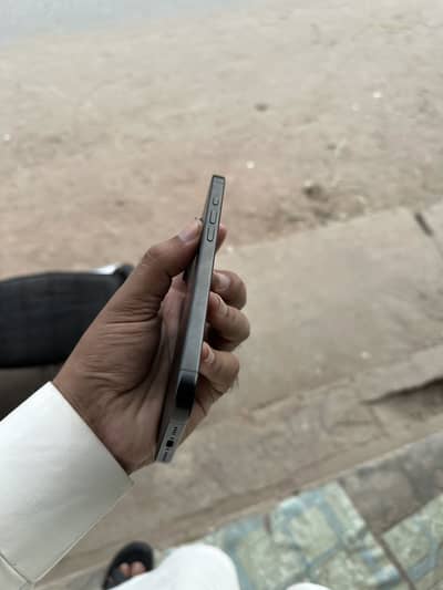 Apple iPhone 16 Pro Max icloud lock
