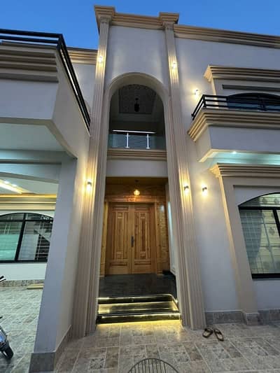1 Kanal Owner Built House on 60-Ft road is avaliable for sale in LDA Avenue-1 Lahore.