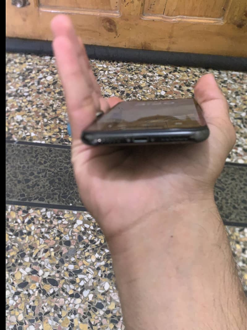 Apple iPhone X 5