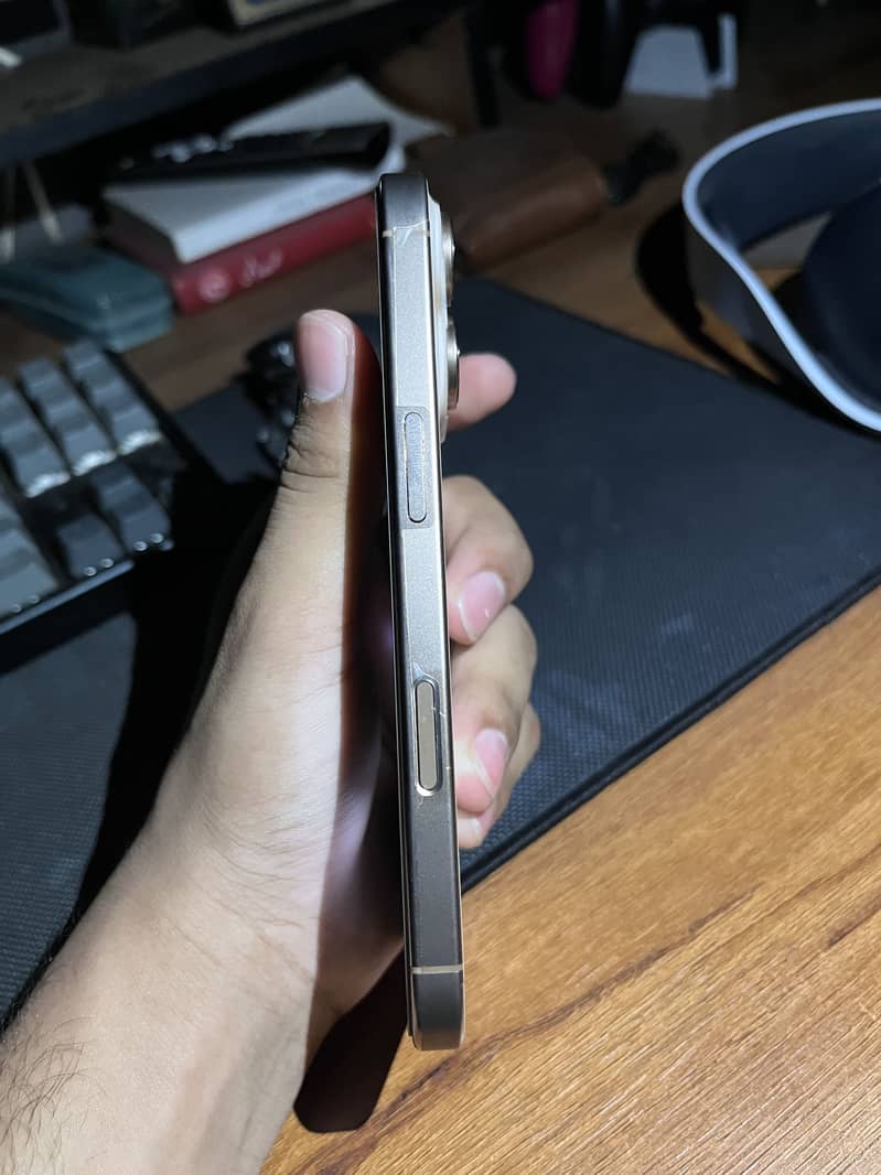 Apple iPhone 16 Pro 3