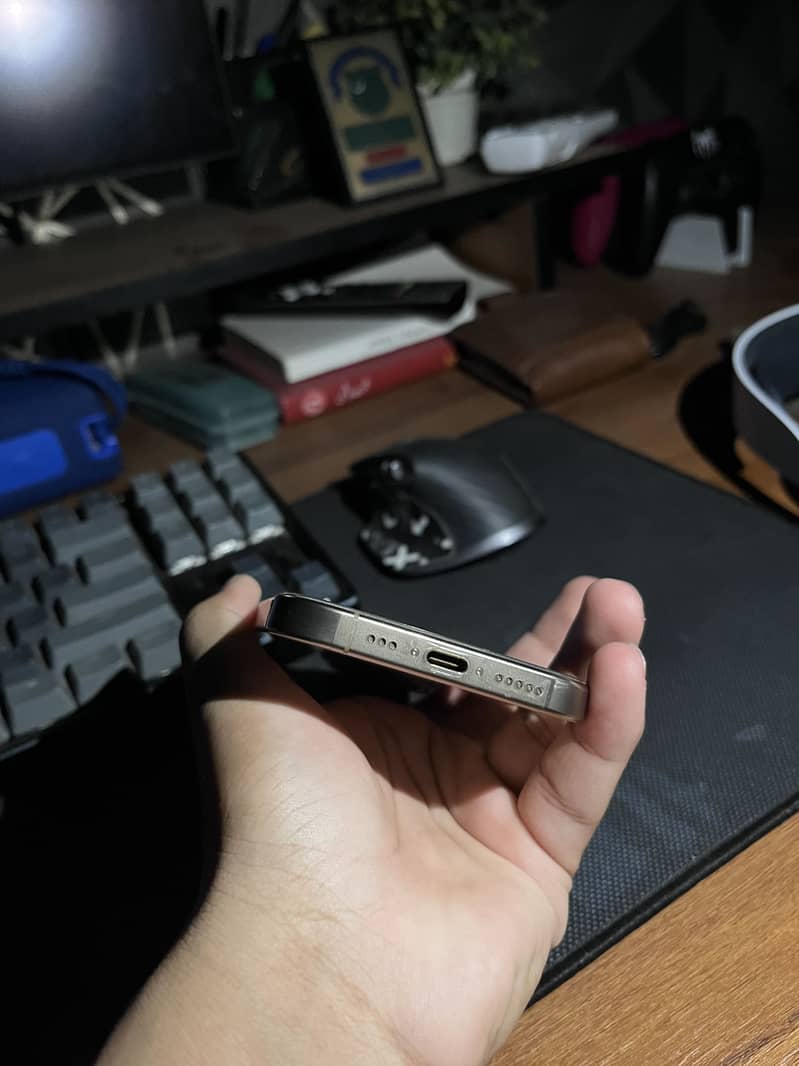Apple iPhone 16 Pro 4