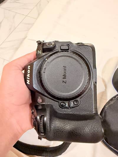 Nikon Z8 with CF express and Tamron 35-150 F2-2.8