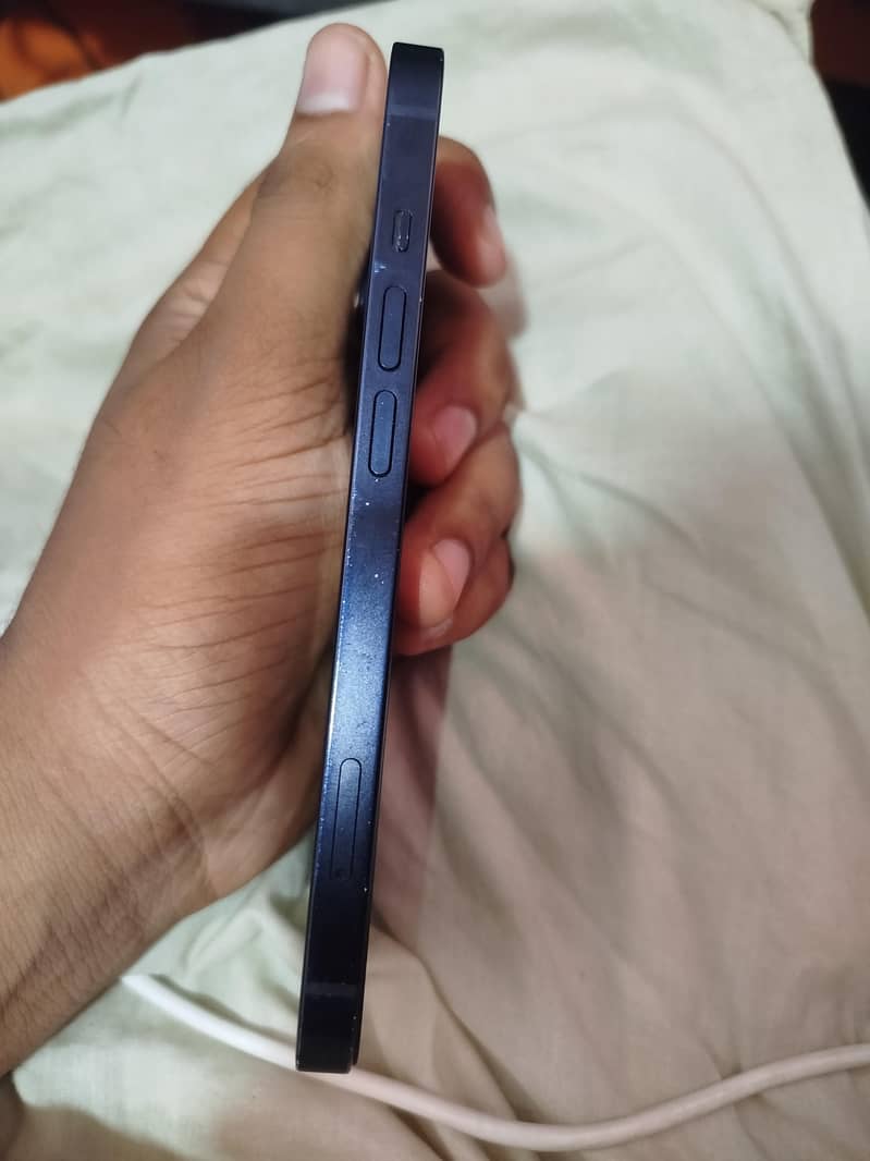 Apple iPhone 13 0