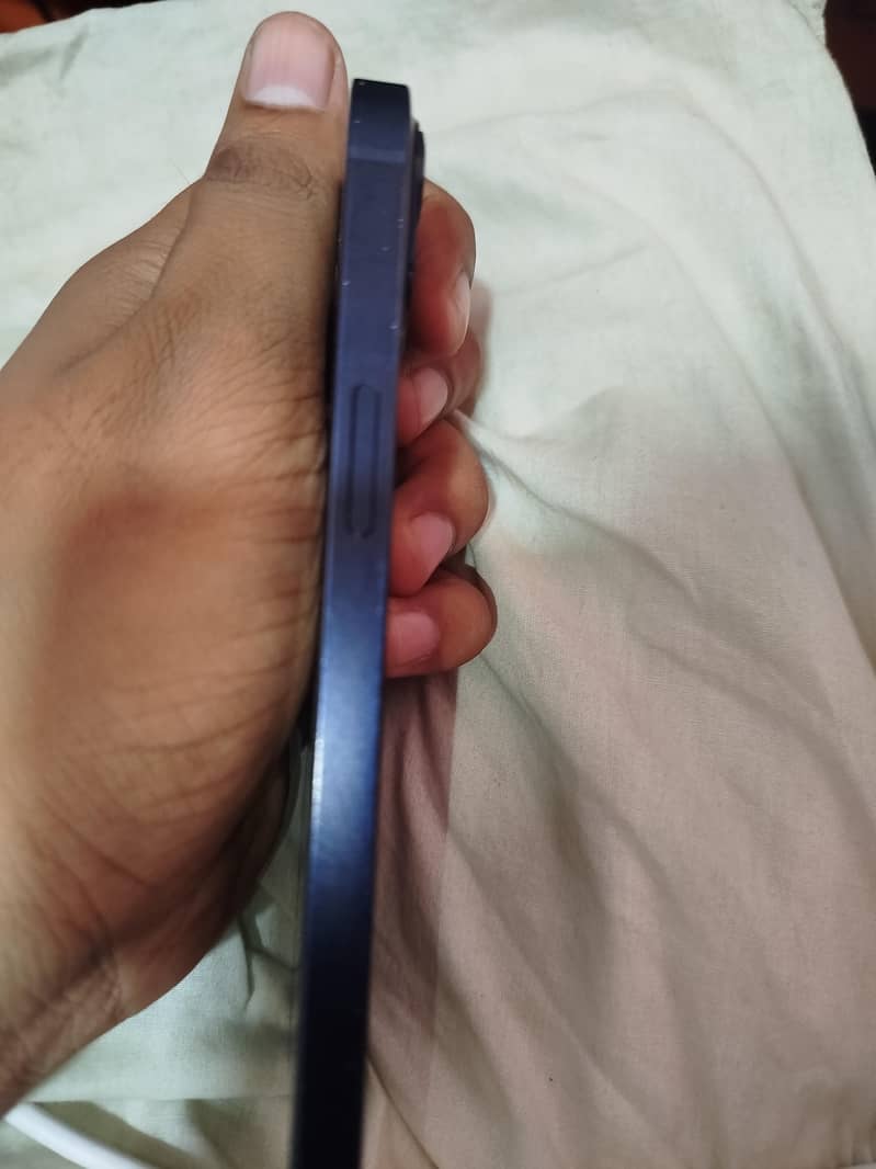 Apple iPhone 13 8