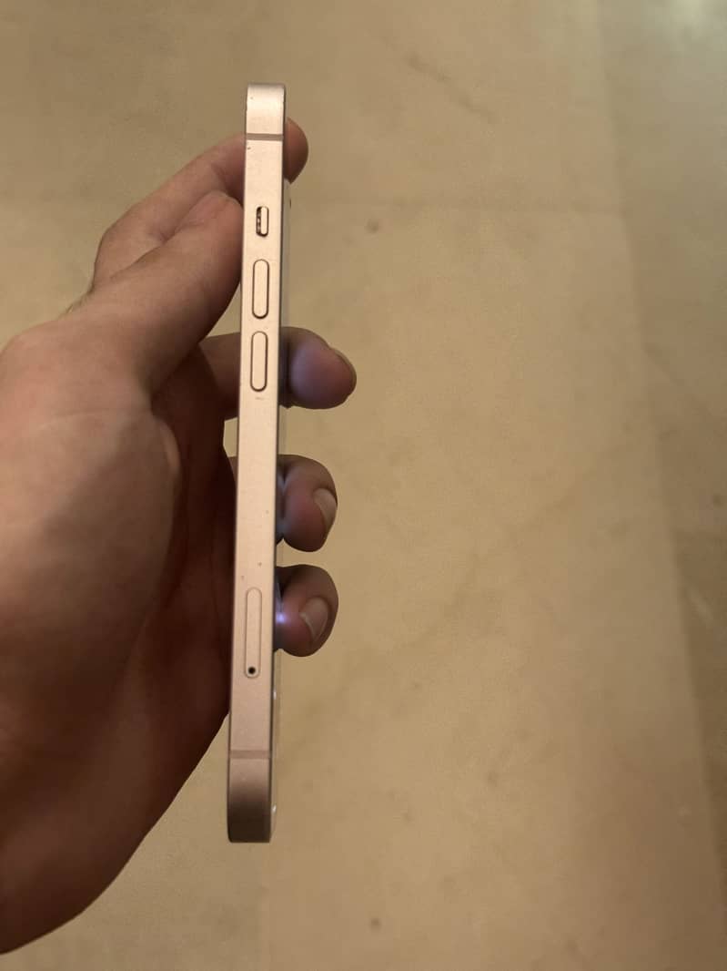 Apple iPhone 13 2