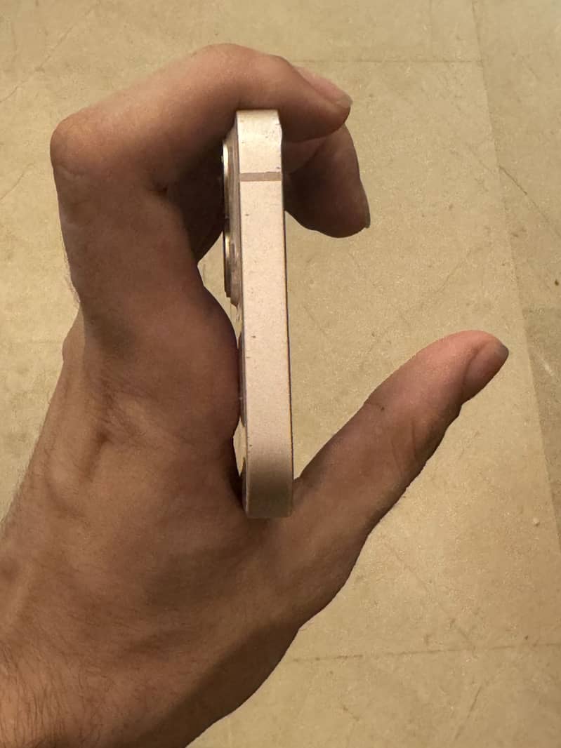 Apple iPhone 13 4