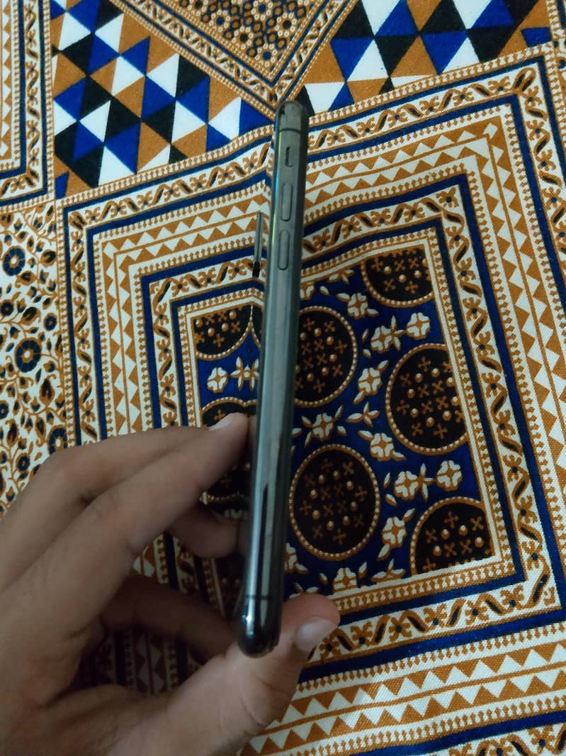 Apple iPhone X 4