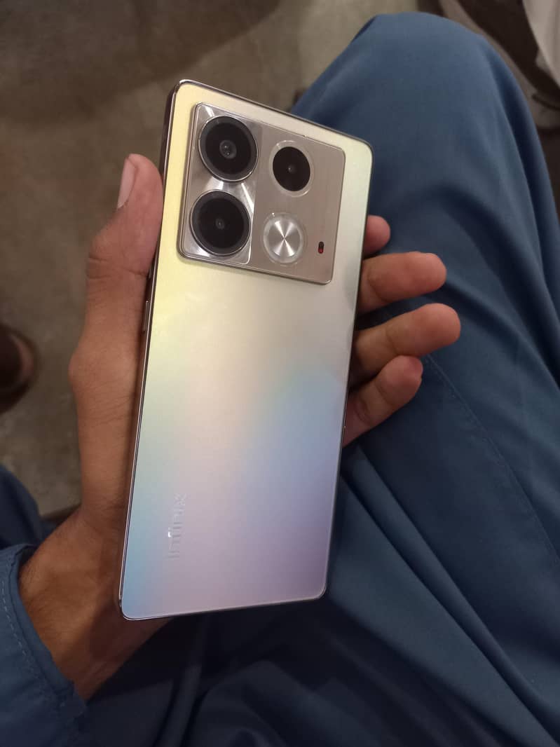 Infinix Note 40 4