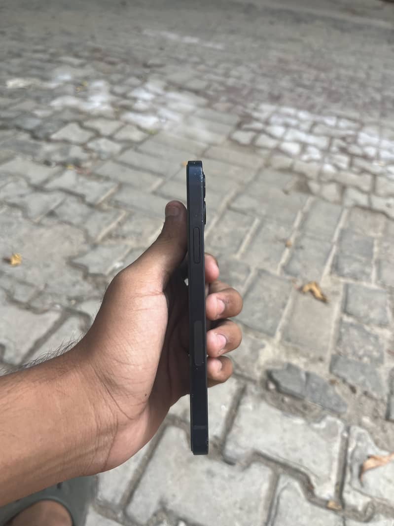 Apple iPhone 12 6