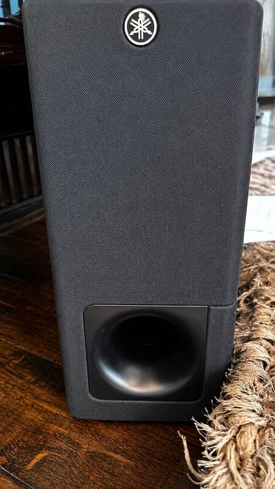 Yamaha YAS 207 sound bar with separate Woofer