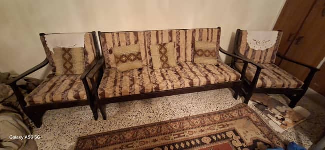 5 seater wooden sofa with cushions