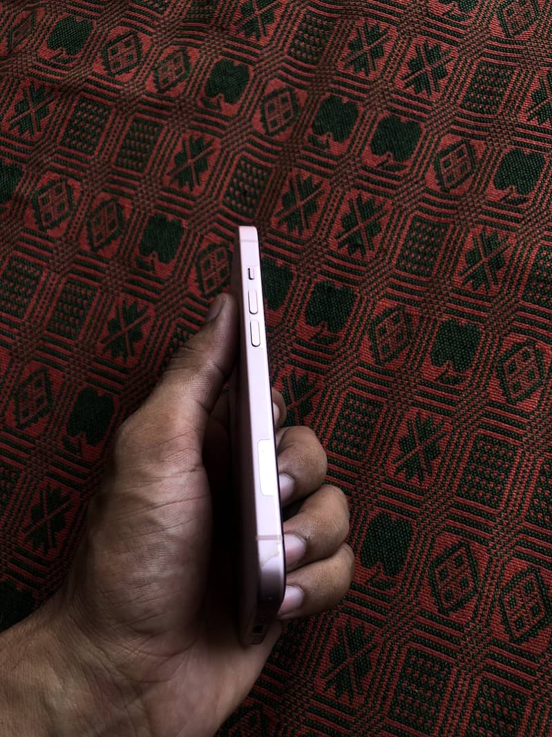 Apple iPhone 15 3