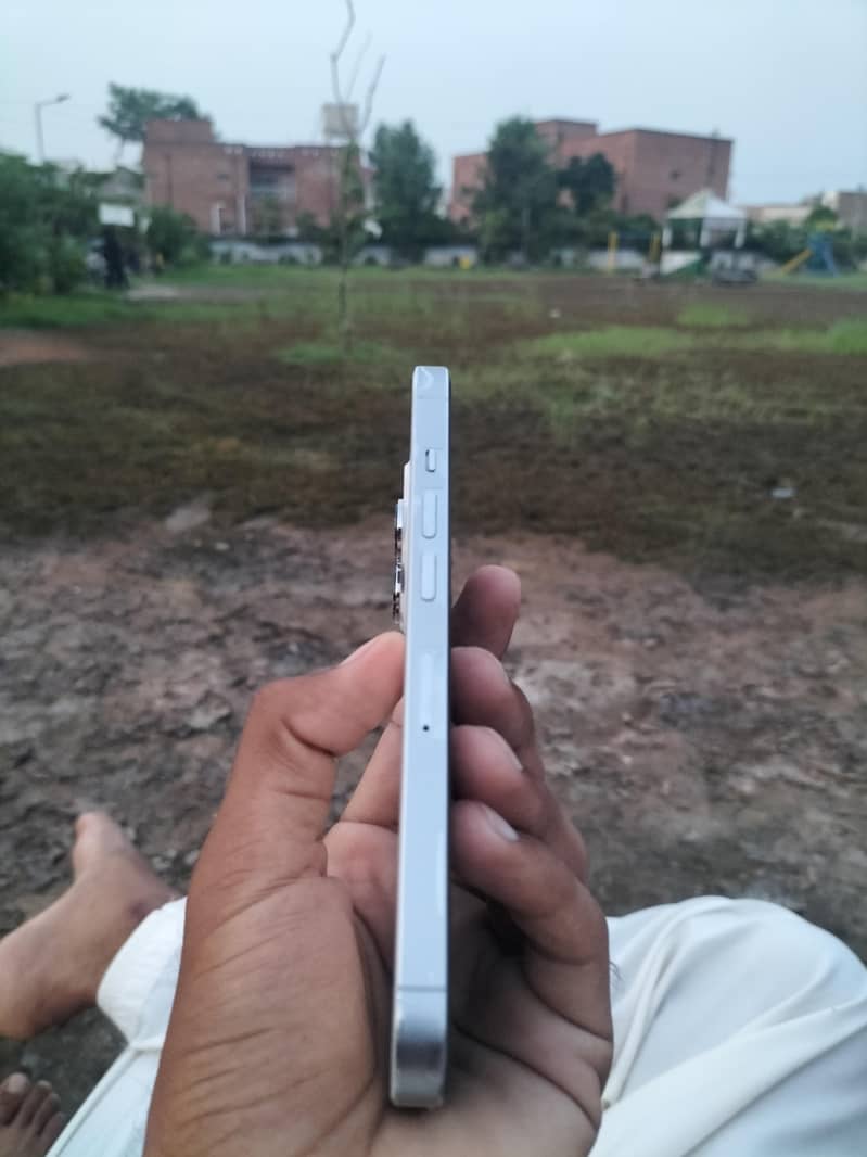 Apple iPhone 13 Pro 2