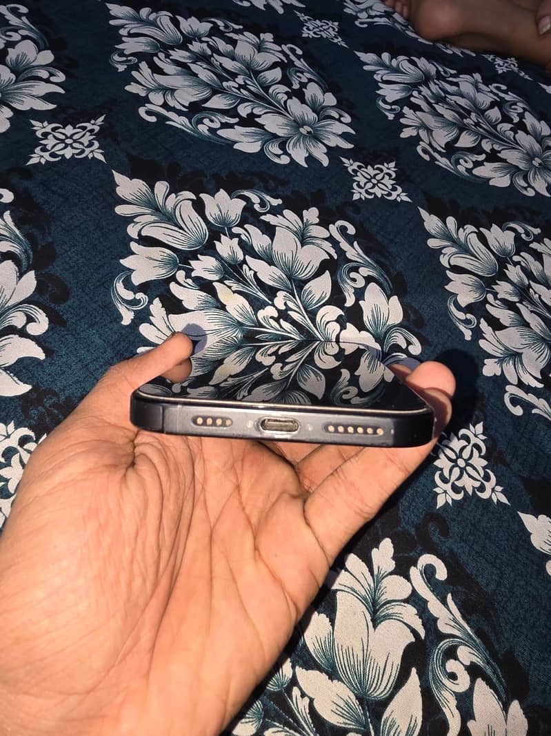 Apple iPhone 16 Pro Max 3