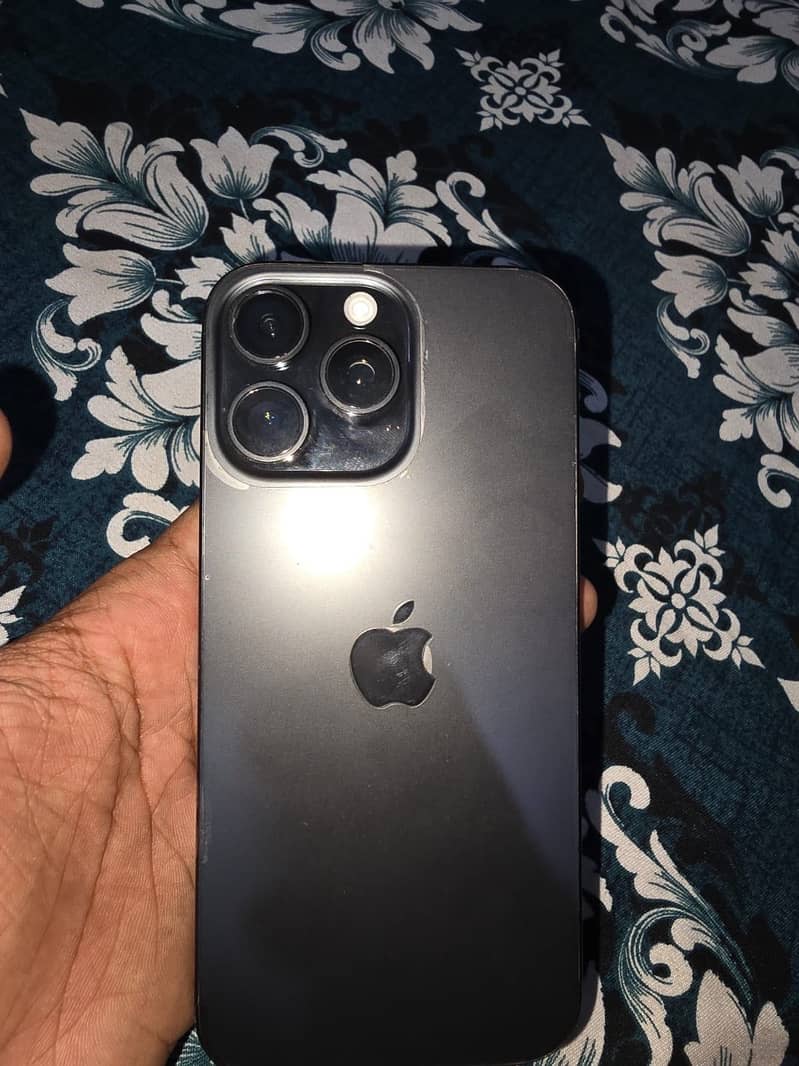 Apple iPhone 16 Pro Max 4