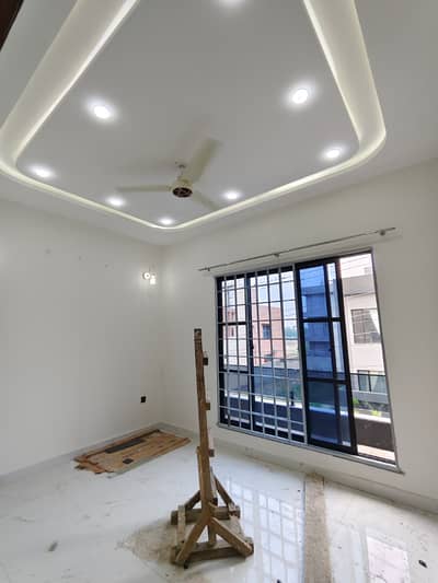 1 bedroom girls hostel available for rent