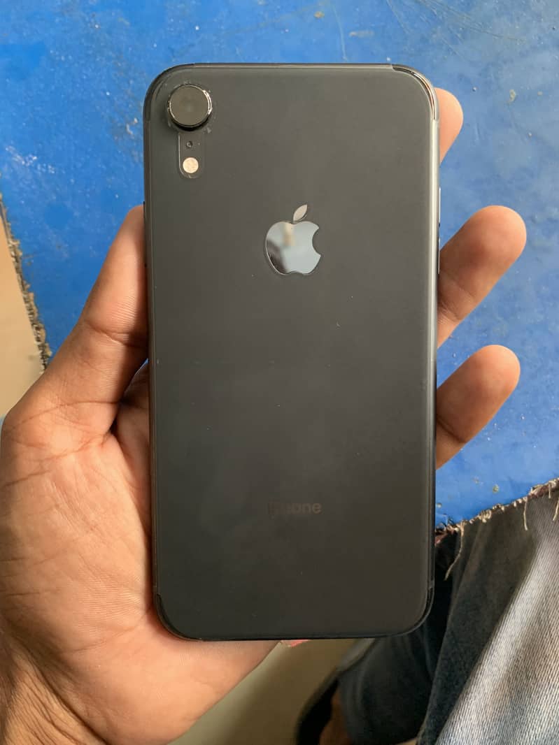 Apple iPhone XR 1