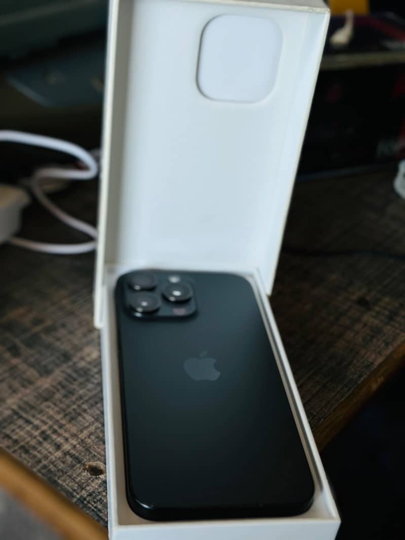 Apple iPhone 15 Pro Max 2