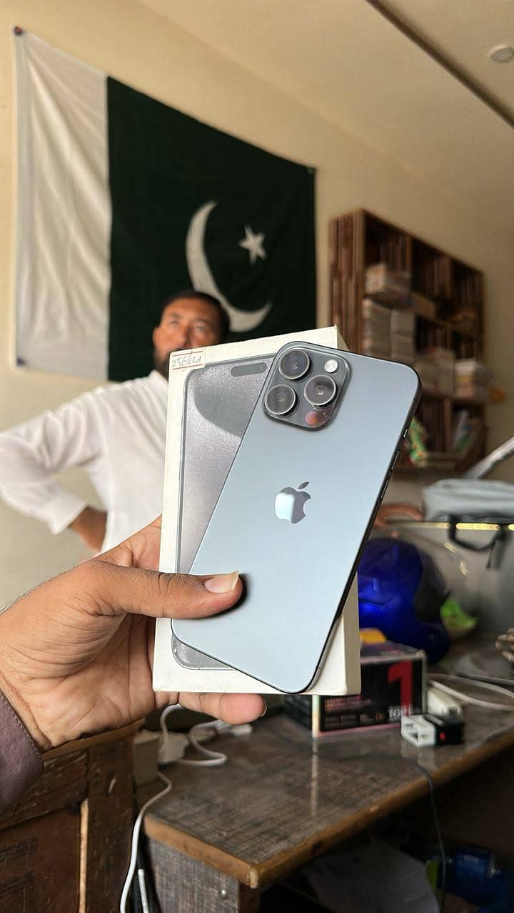 Apple iPhone 15 Pro Max 6