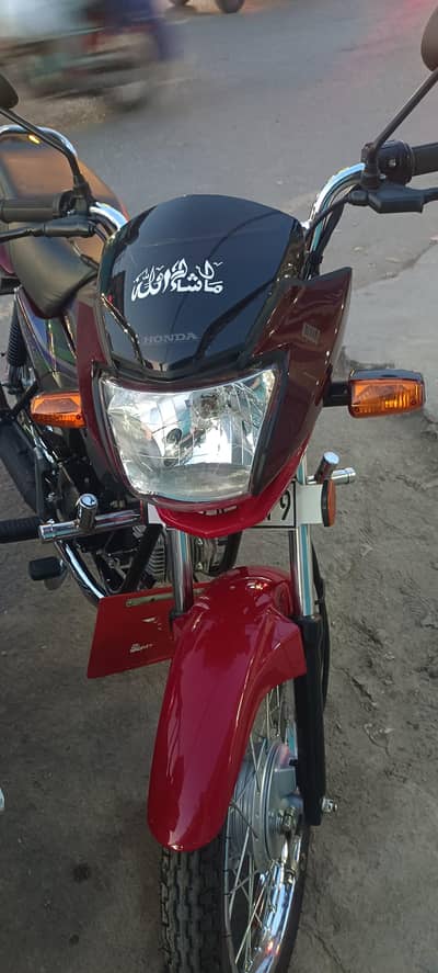 bilkul new bike ha lamination krwai hui ha