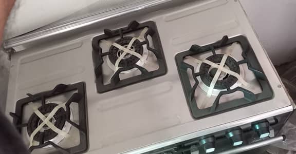 3 Stove Cooking Range
