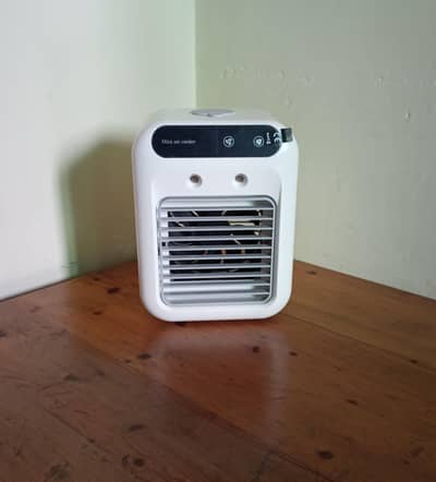Imported Mini table fan with humidifier