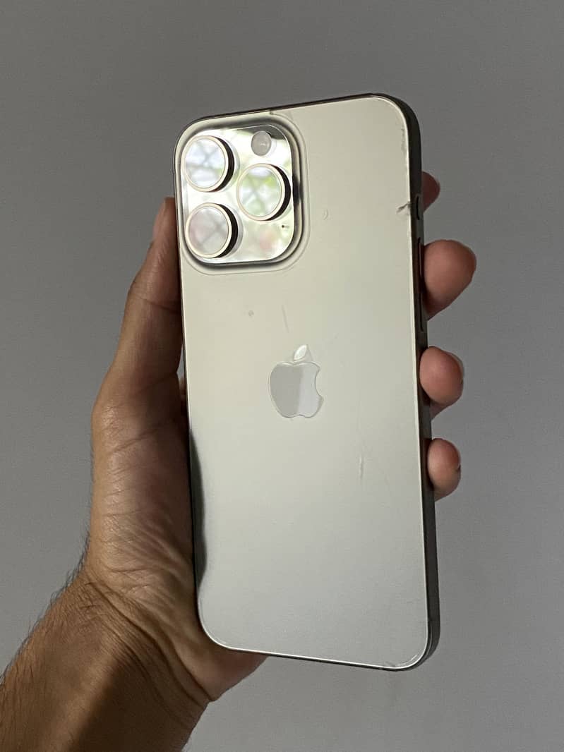 Apple iPhone 15 Pro Max 0