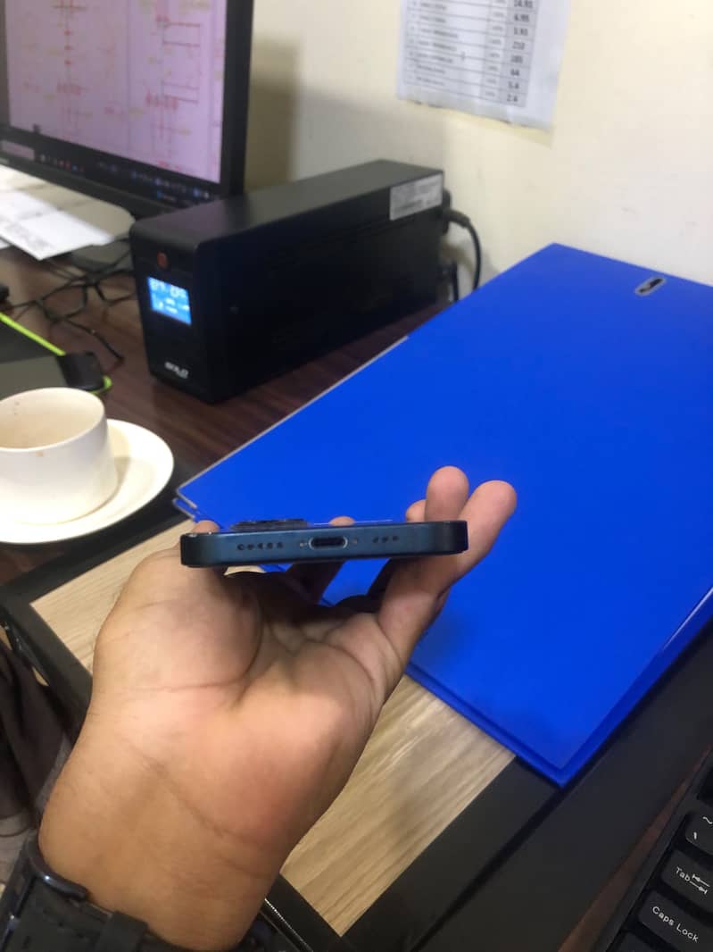 Apple iPhone 13 2