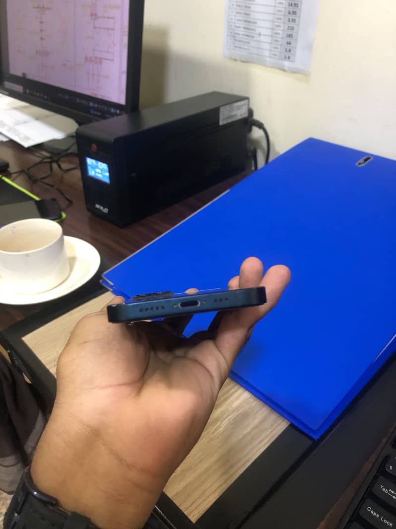 Apple iPhone 13 4