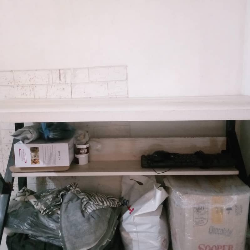 computer table condition new 1 month use 1