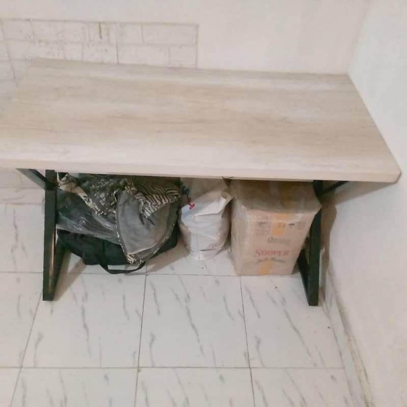 computer table condition new 1 month use 2