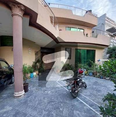 1-Kanal (22 Marla) Like A New House In Nashman Iqbal Phase 1 For Sale