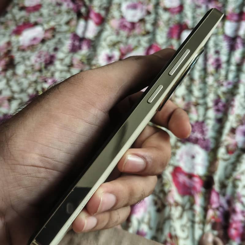 Realme 12 Plus 4