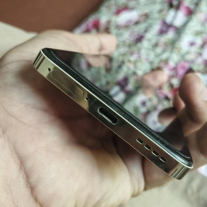 Realme 12 Plus 6