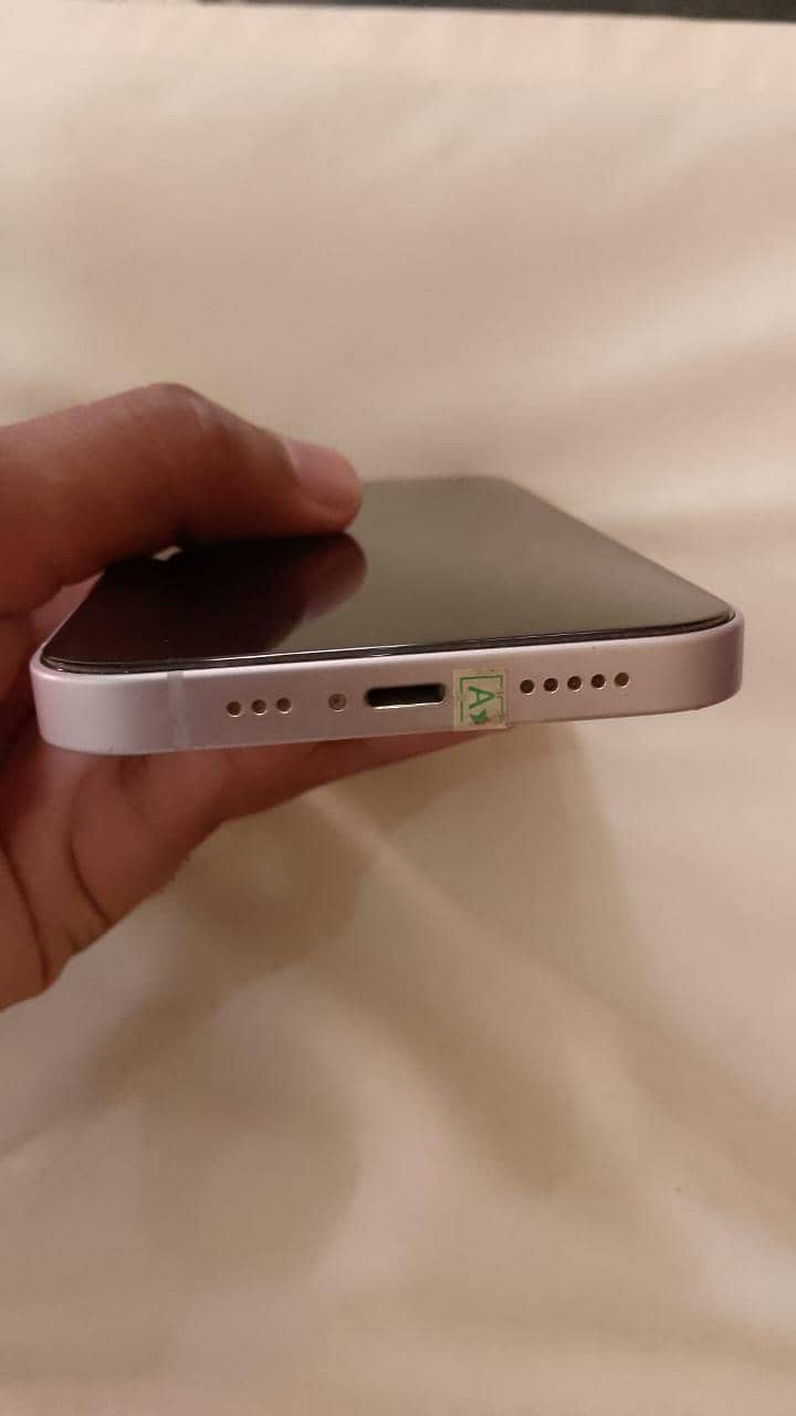 Apple iPhone 14 3