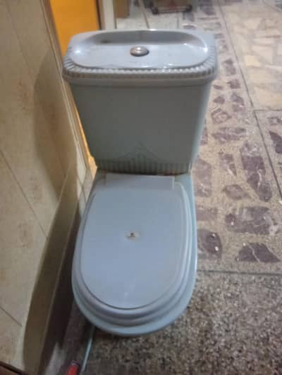 bathroom accessories in good condition