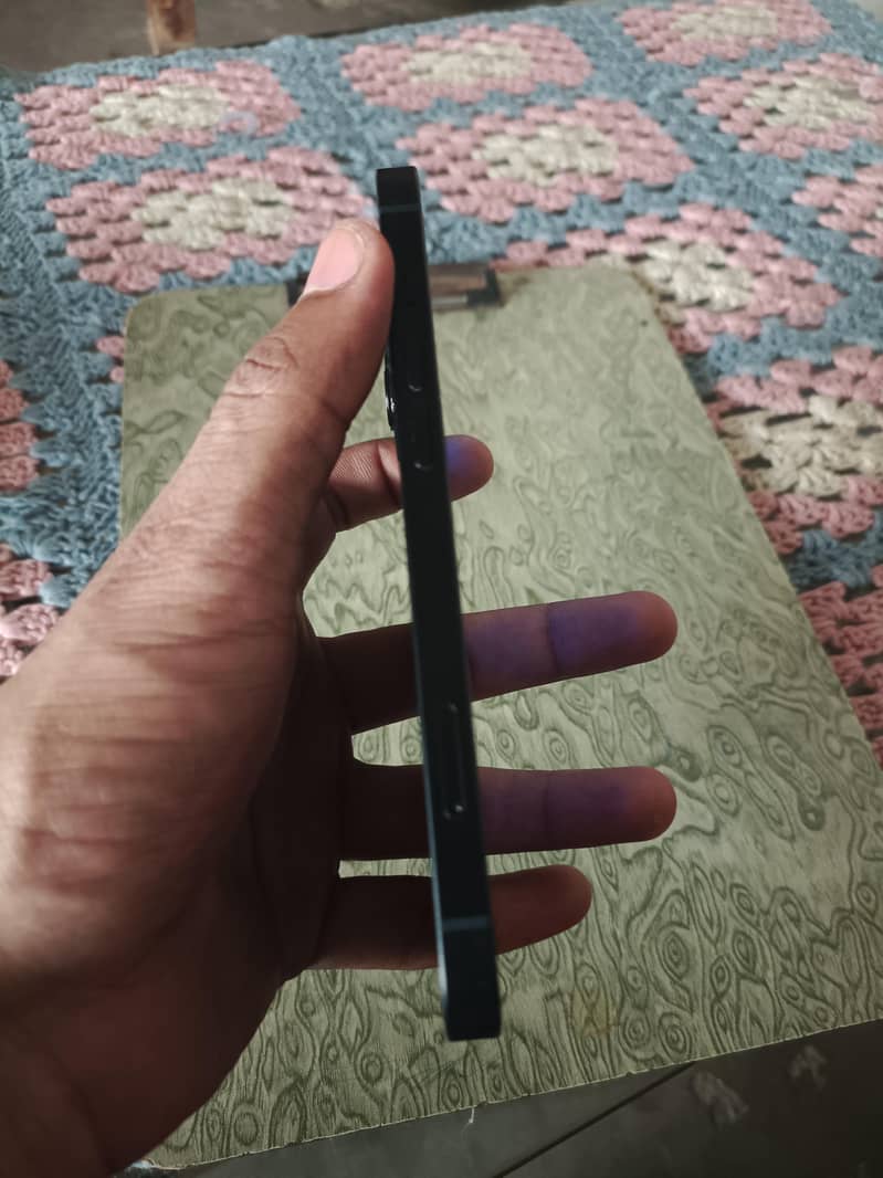 Apple iPhone 13 4