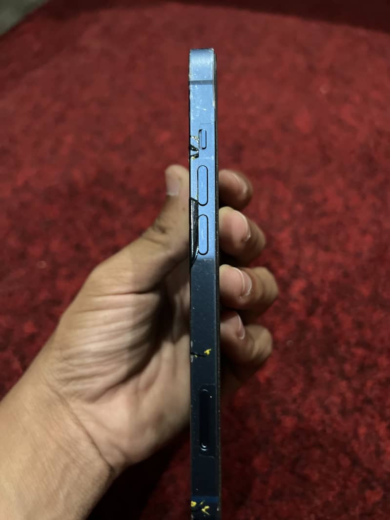 Apple iPhone 13 5