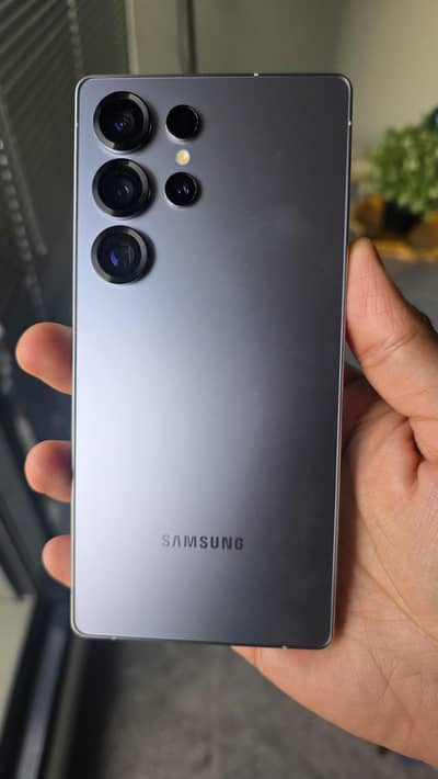 Samsung Mobile S25 Ultra silver 10 by 10