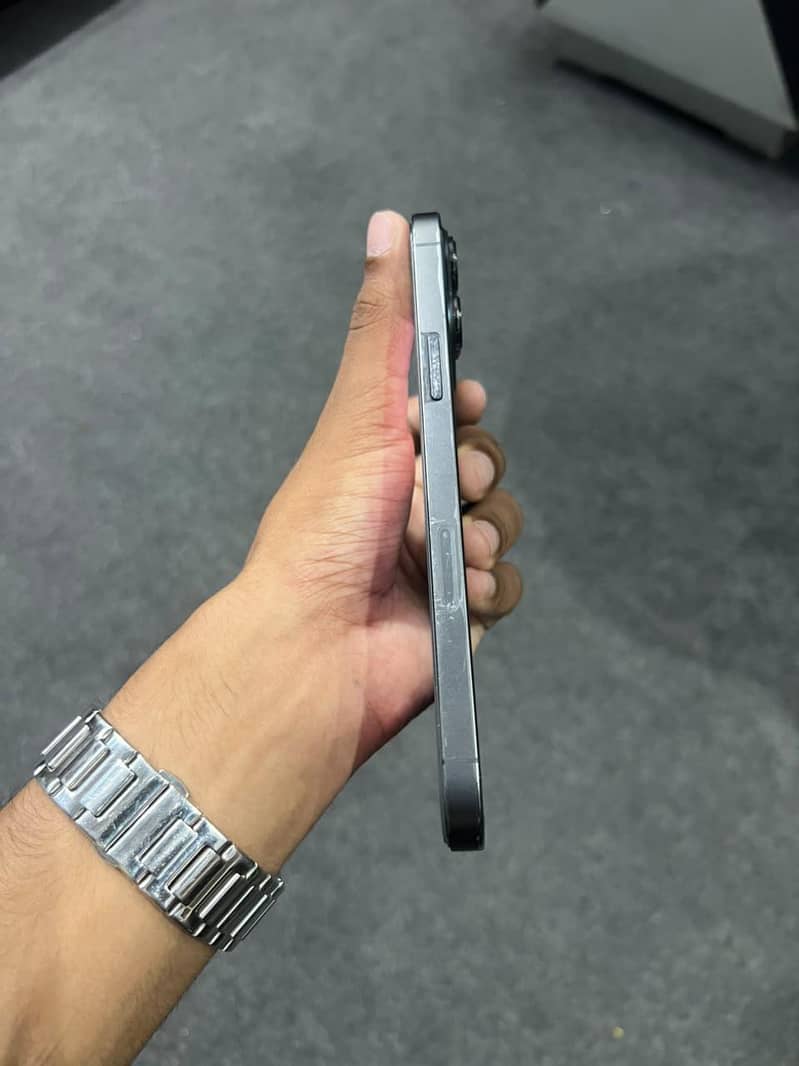 Apple iPhone 13 Pro Max 2