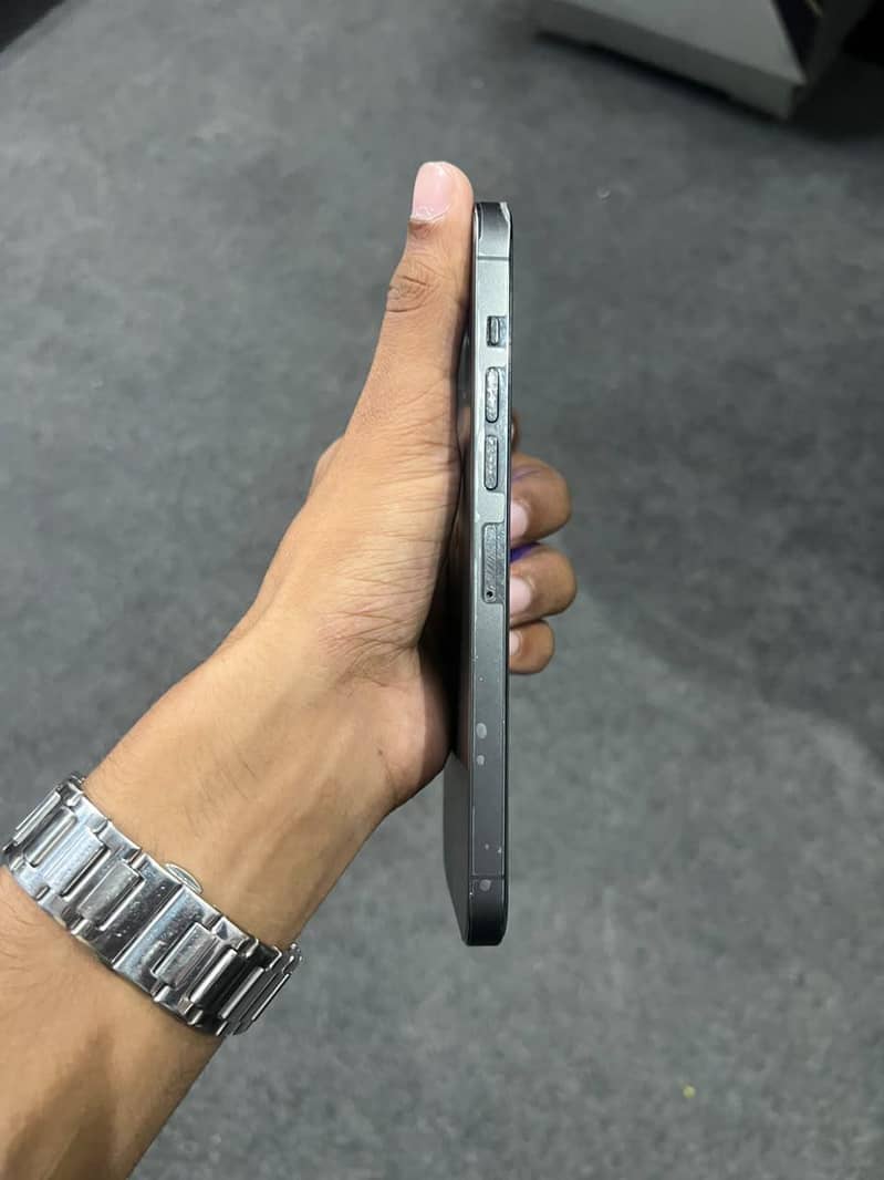 Apple iPhone 13 Pro Max 3